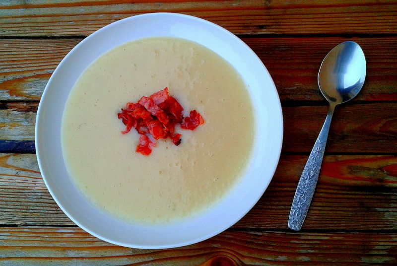 Krem ziemniaczano-chrzanowy z chipsami z boczku Krem ziemniaczano-chrzanowy z chipsami z boczku