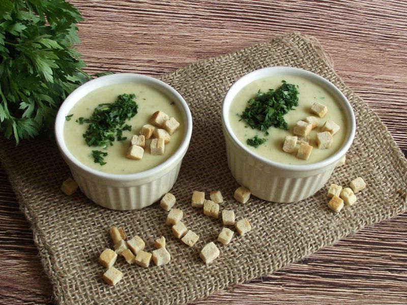 Krem  ziemniaczano pietruszkowy Krem  ziemniaczano pietruszkowy