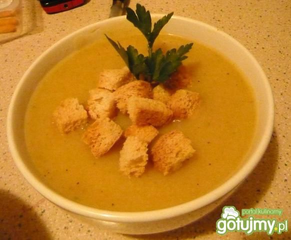 Krem ziemniaczany z wędzonką i grzankami