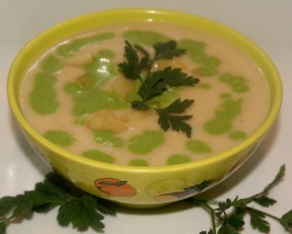 Kremowa kartoflanka z zielonym szlaczkiem