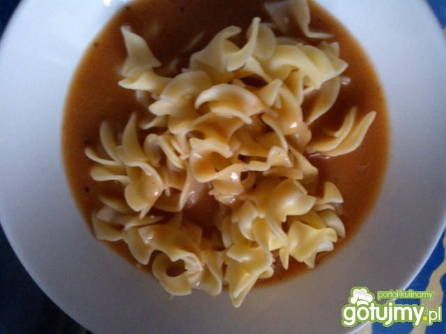 Kremowa pomidorówka z bazylią