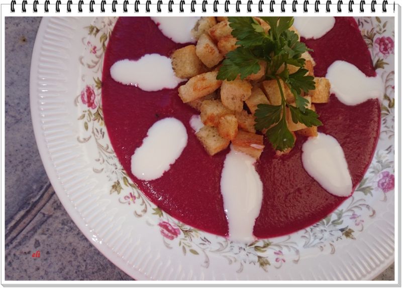 Kremowa zupa Eli z buraczków