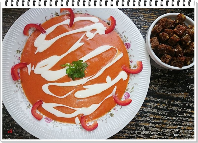 Kremowa zupa Eli z czerwonej papryki i ziemniaków