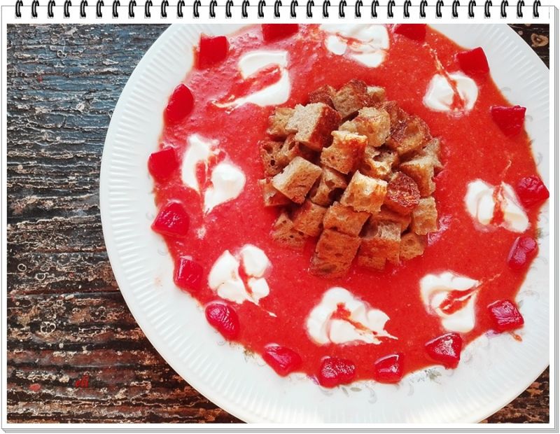 Kremowa zupa Eli z pieczonej papryki