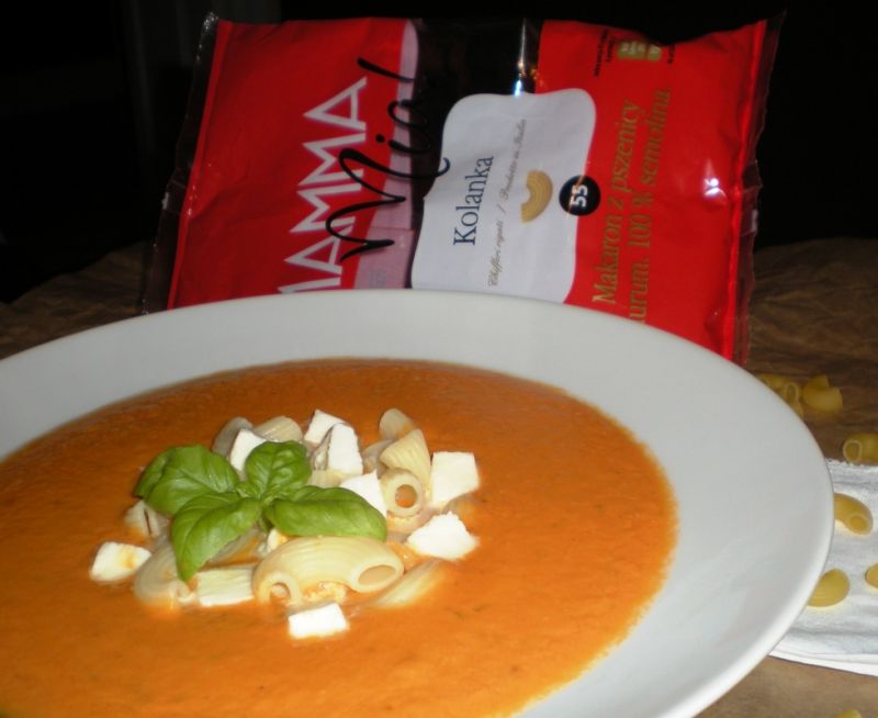 Kremowa zupa pomidorowa z nutą kokosową Kremowa zupa pomidorowa z nutą kokosową