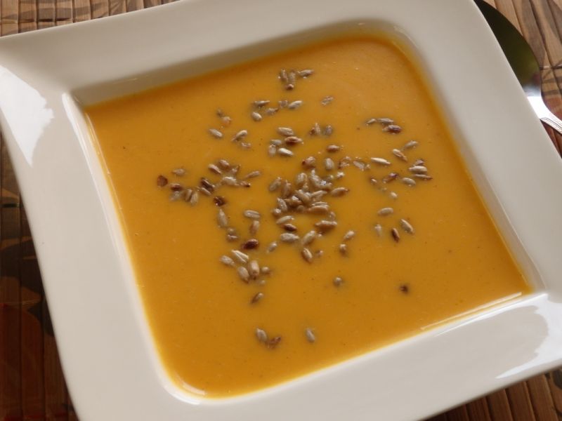 Kremowa zupa z dyni z mleczkiem kokosowym