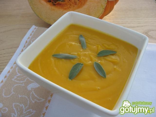Kremowa zupa z dyni z szałwią