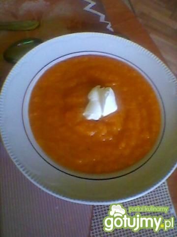 kremowa  zupa z dyni ze  śmietaną