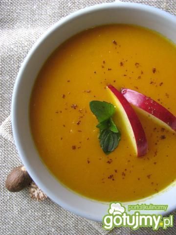 Kremowa zupa z młodej marchewki i jabłka Kremowa zupa z młodej marchewki i jabłka