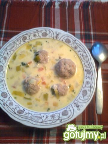 Kremowa zupa z porów z pulpecikami