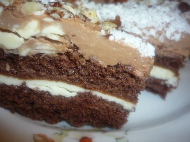 Kremowe ciasto z masa z nutelli z orzechami Kremowe ciasto z masa z nutelli z orzechami