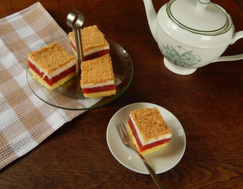 Kremówka biszkoptowo-truskawkowa