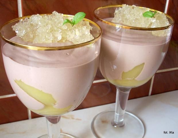 Kremowy deser z gruszkami