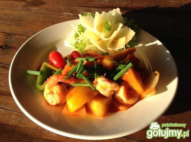 Krewetki po tajsku z ananasem. Krewetki po tajsku z ananasem.