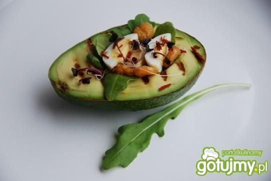 Krewetkowa pokusa w grillowanym awokado