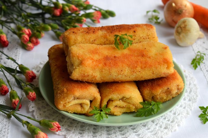 Krokiety z gotowanym mięsem, warzywami i kapustą Krokiety z gotowanym mięsem, warzywami i kapustą