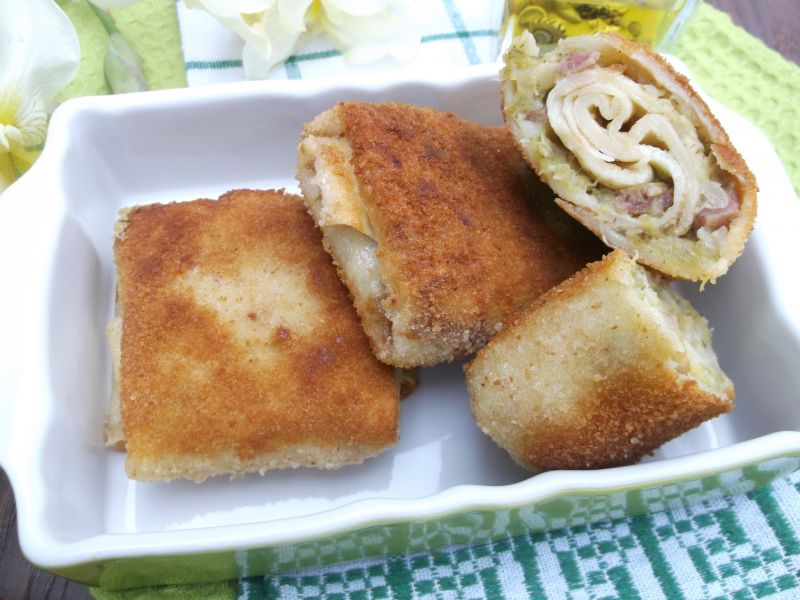 Krokiety z młodą kapustą i kiełbaską Krokiety z młodą kapustą i kiełbaską