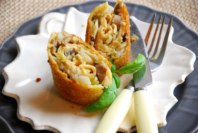 Krokiety z młodą kapustą, pieczarkami i boczkiem