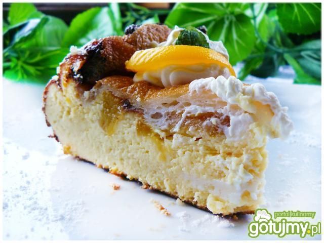 Królewski sernik z brzoskwiniami i bezą 