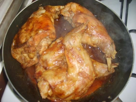 Królik duszony w winie