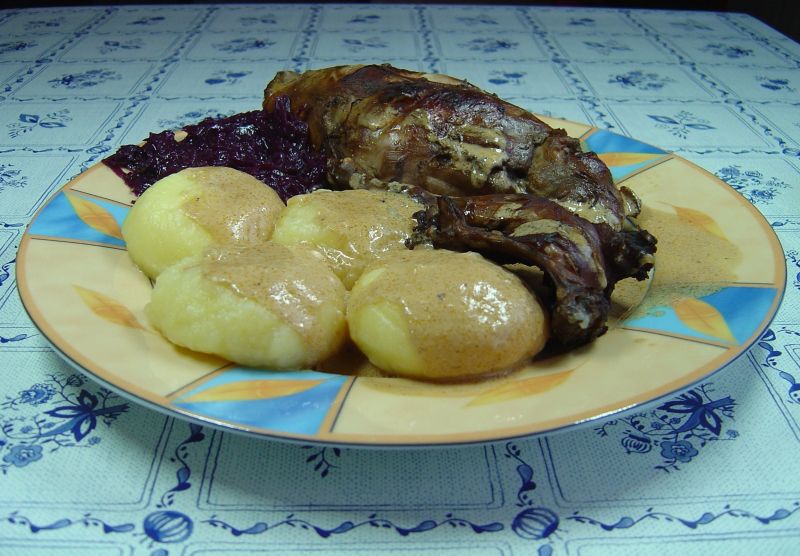 Królik w czerwonym winie i sosie creme fraiche Królik w czerwonym winie i sosie creme fraiche