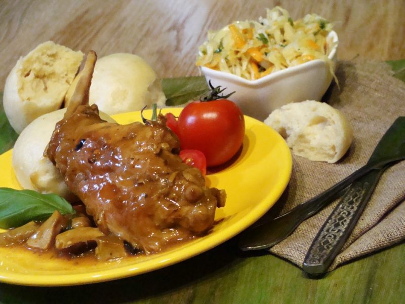 Królik w leśnym sosie 