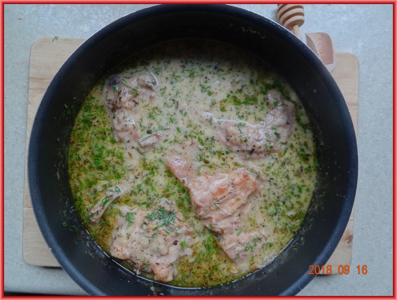 Królik w sosie koperkowym z ziołami prowansalskimi