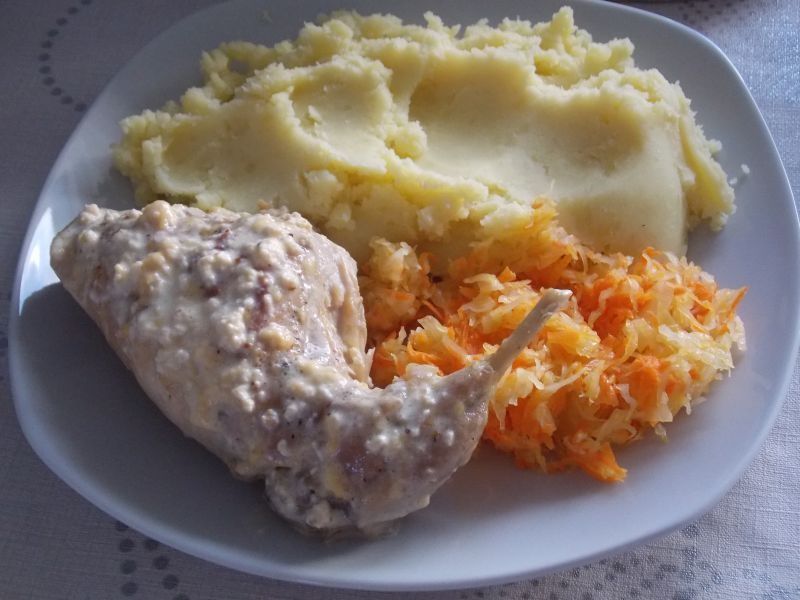 Królik w sosie śmietanowym Królik w sosie śmietanowym