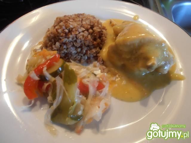 Królik w sosie warzywno -śmietanowym