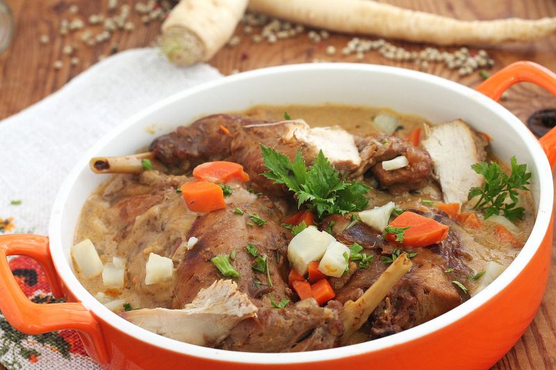 Królik w sosie z warzywami Królik w sosie z warzywami