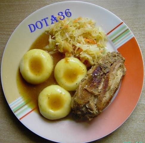 Królik z kluskami śląskimi Królik z kluskami śląskimi