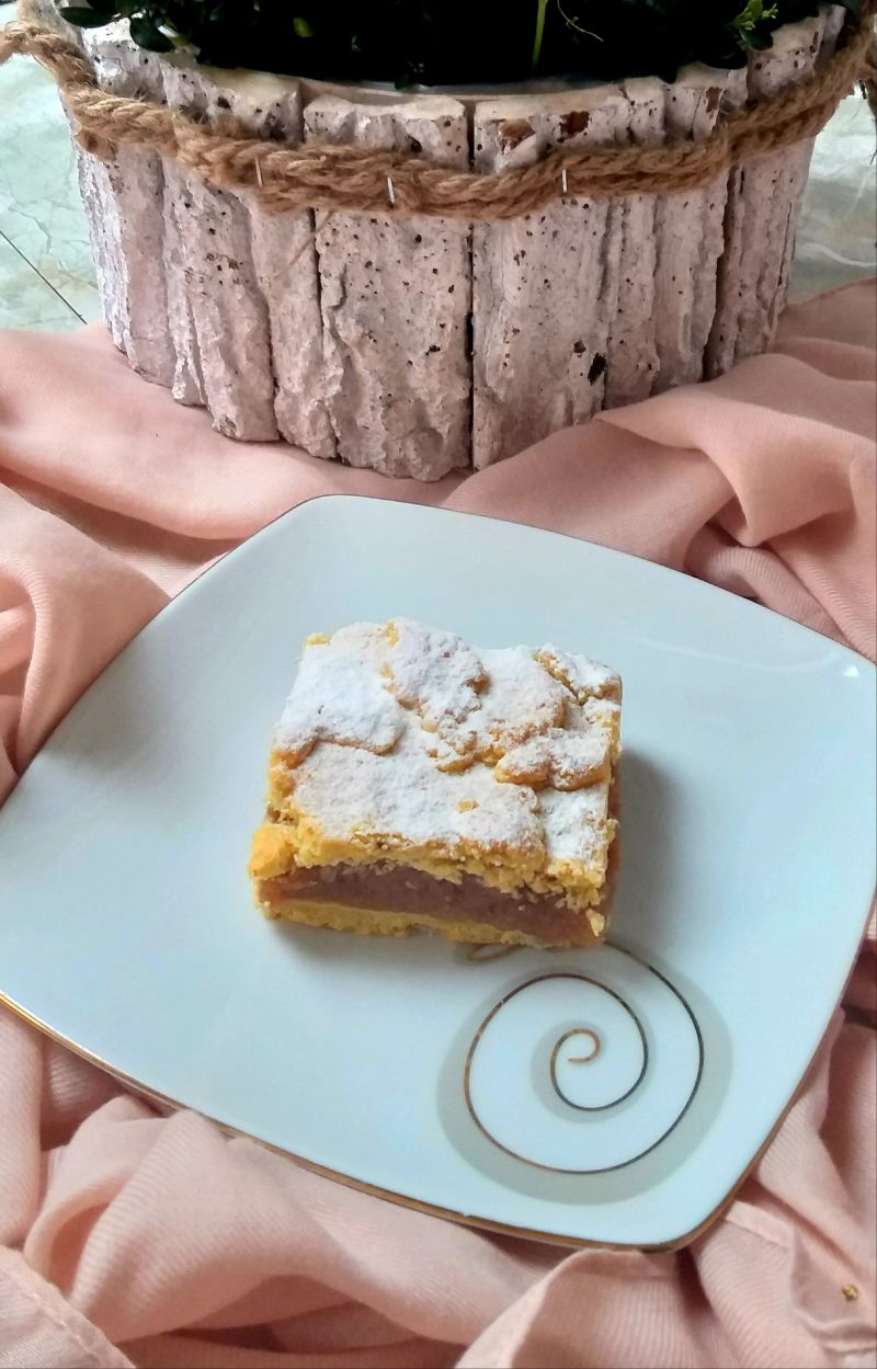 Krucha szarlotka z cynamonem