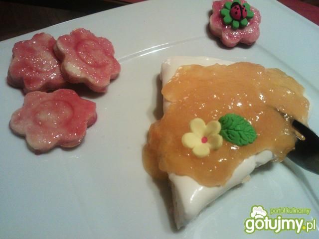 Krucha tarta z brzoskwiniowym musem