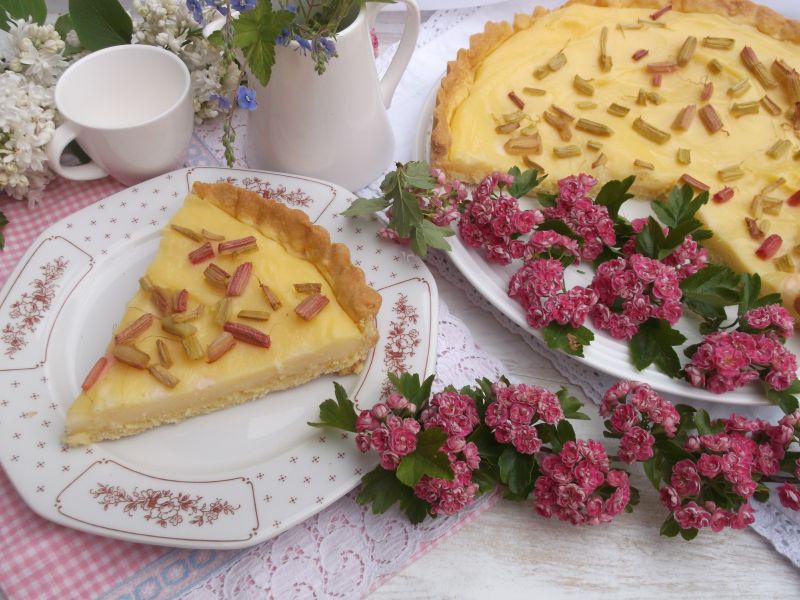 Krucha tarta z budyniem i rabarbarem Krucha tarta z budyniem i rabarbarem