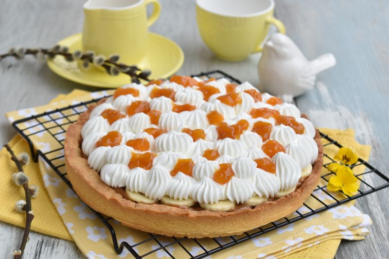 Krucha tarta z kajmakiem, bananem i bita śmietaną Krucha tarta z kajmakiem, bananem i bita śmietaną