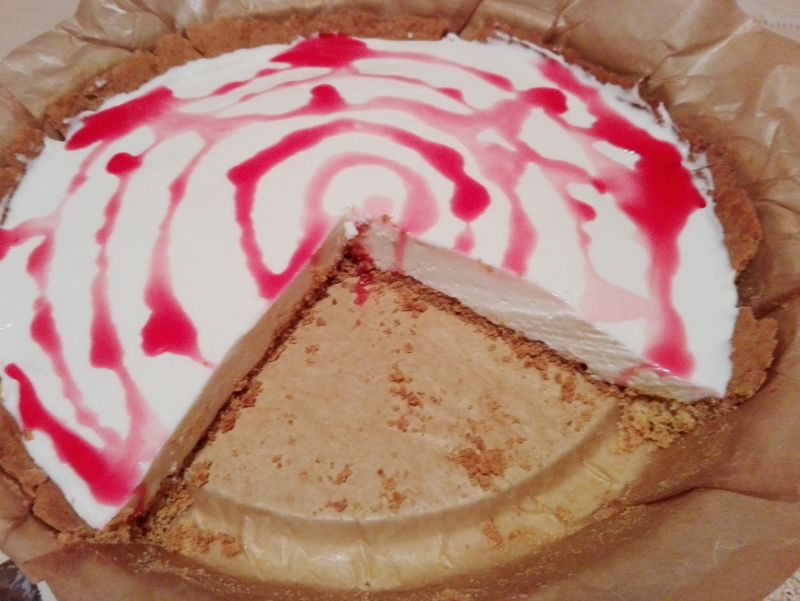 Krucha tartą z malinową pajęczynką