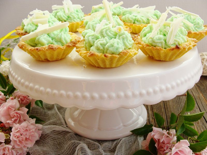 Kruche babeczki z herbatą matcha Kruche babeczki z herbatą matcha