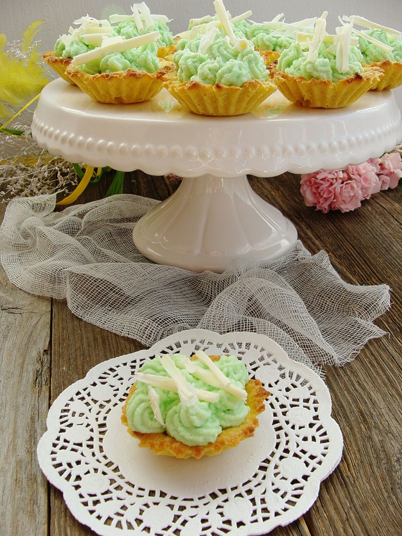 Kruche babeczki z herbatą matcha Kruche babeczki z herbatą matcha