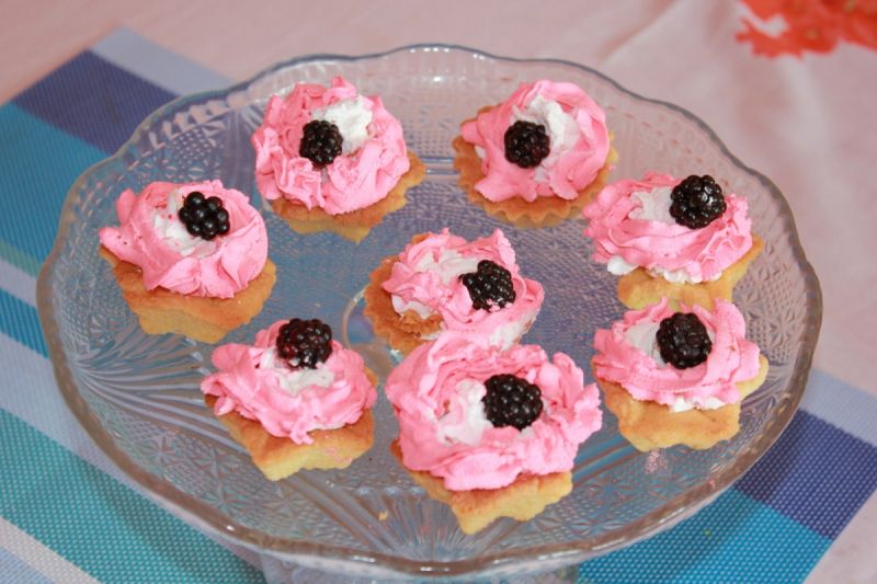 Kruche babeczki z kremem 