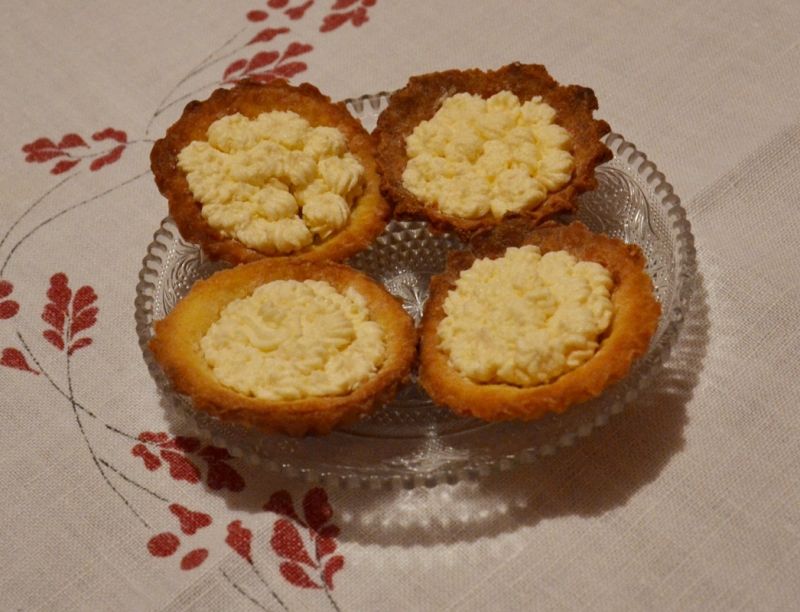 Kruche babeczki z kremem karpatkowym  Kruche babeczki z kremem karpatkowym