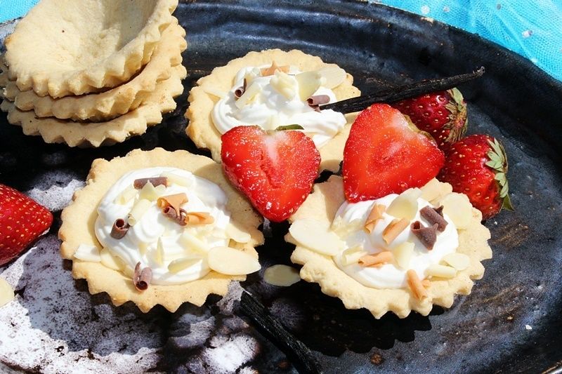 Kruche babeczki z kremem z serka homogenizowanego Kruche babeczki z kremem z serka homogenizowanego