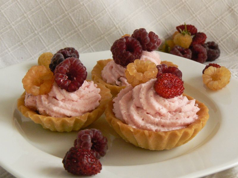 Kruche babeczki z malinami Kruche babeczki z malinami