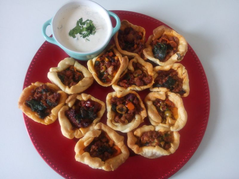 Kruche babeczki z mięsnym nadzieniem Kruche babeczki z mięsnym nadzieniem