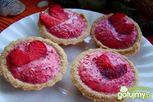 Kruche babeczki z truskawkami