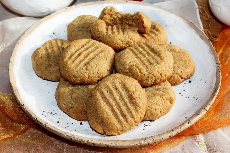 Kruche ciasteczka bananowo-orzechowe z kaszą manną