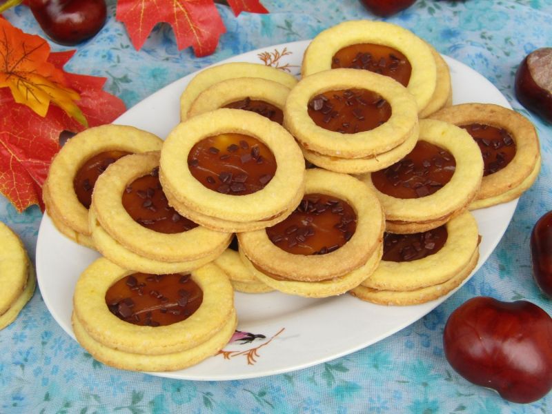 Kruche ciasteczka cytrynowe z kremem toffi 