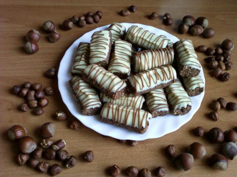 Kruche ciasteczka orzechowe z czekoladową nutą Kruche ciasteczka orzechowe z czekoladową nutą