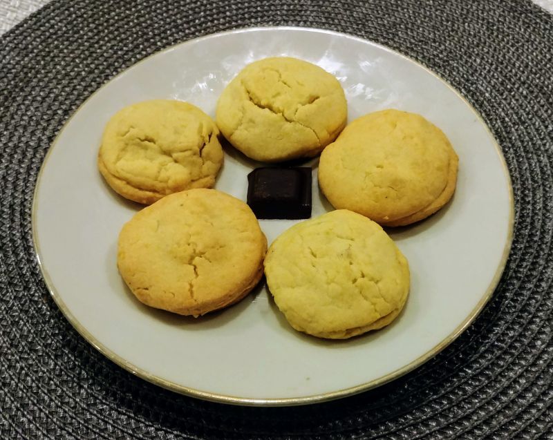 Kruche ciasteczka z czekoladą Kruche ciasteczka z czekoladą