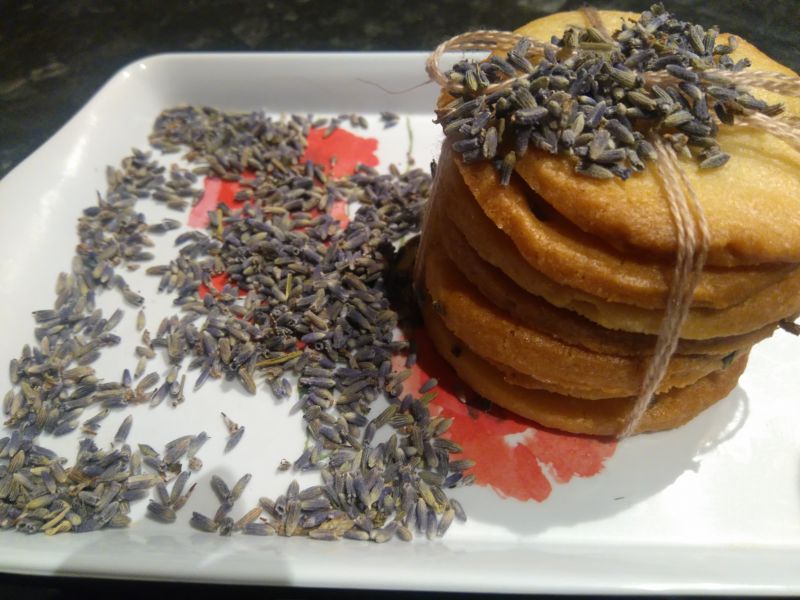 Kruche ciasteczka z lawendą