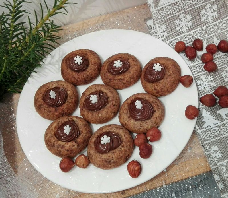 Kruche ciasteczka z orzechami laskowymi